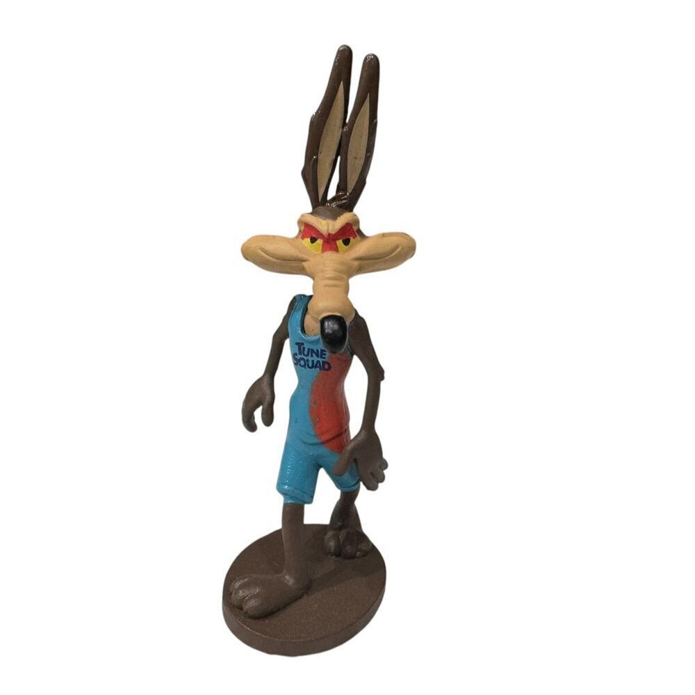 WARNER BROS SPACE JAM TUNE SQUAD Wiley Coyote BASKETBALL MOVIE 3” FIGURE